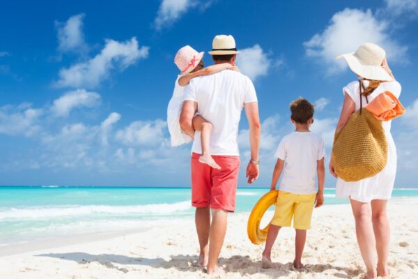 Como poupar dinheiro para as férias de verão em família
