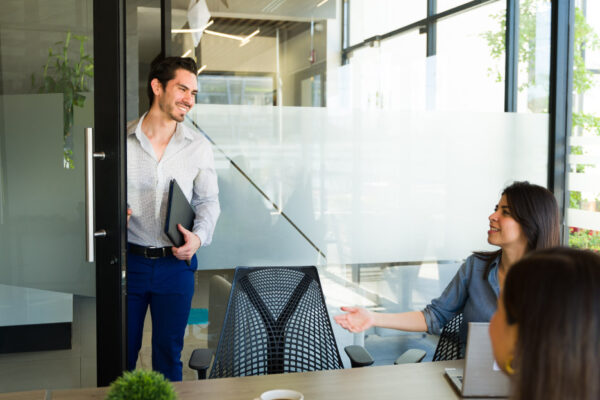 Regresso ao trabalho: Como equilibrar a vida pessoal e a carreira?